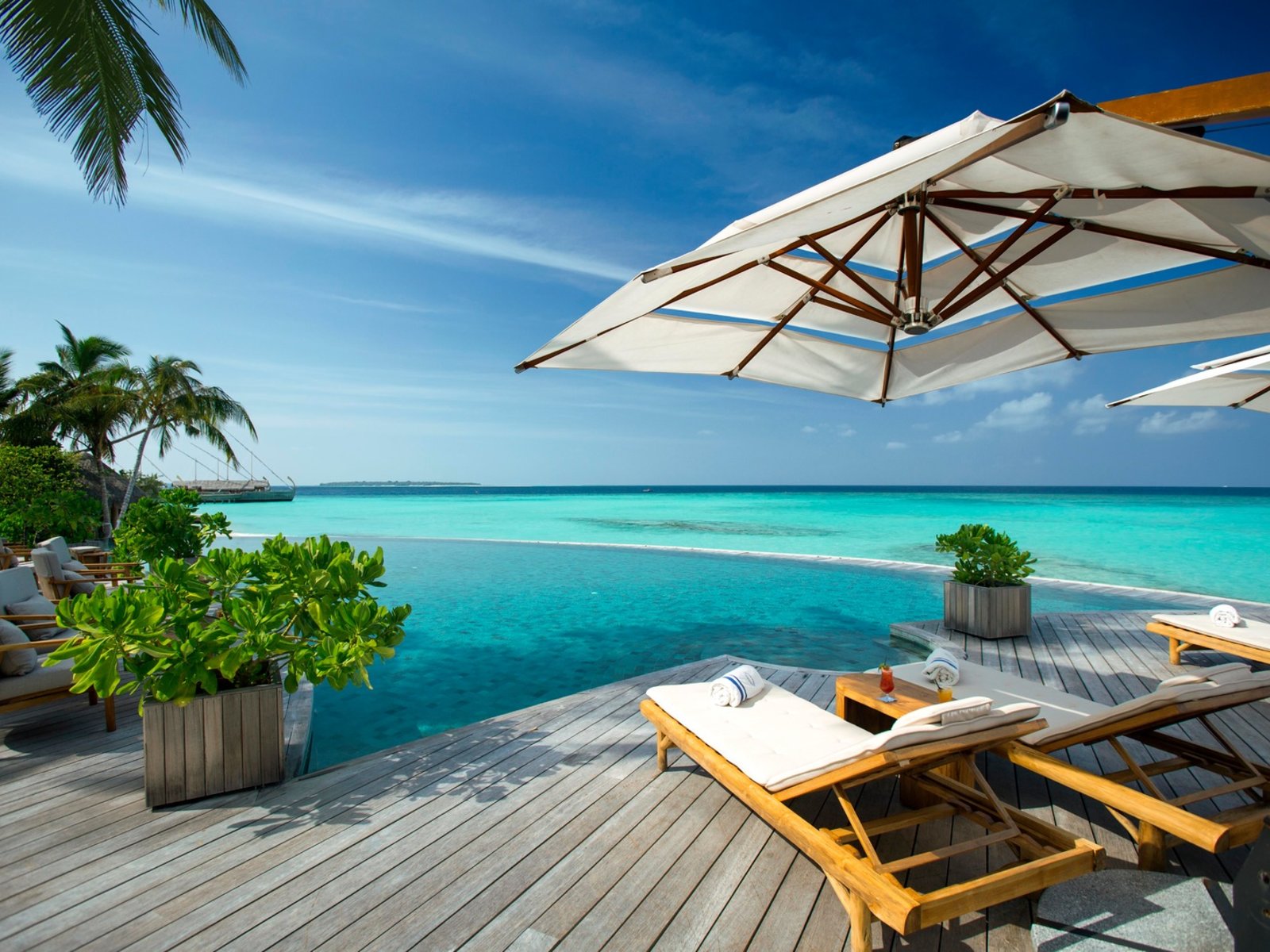 Compass Pool Bar