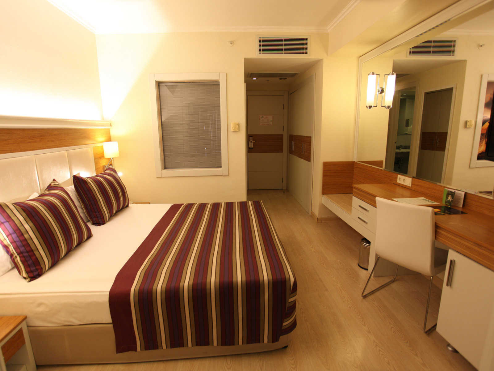 Wohnbeispiel Family Land View Room