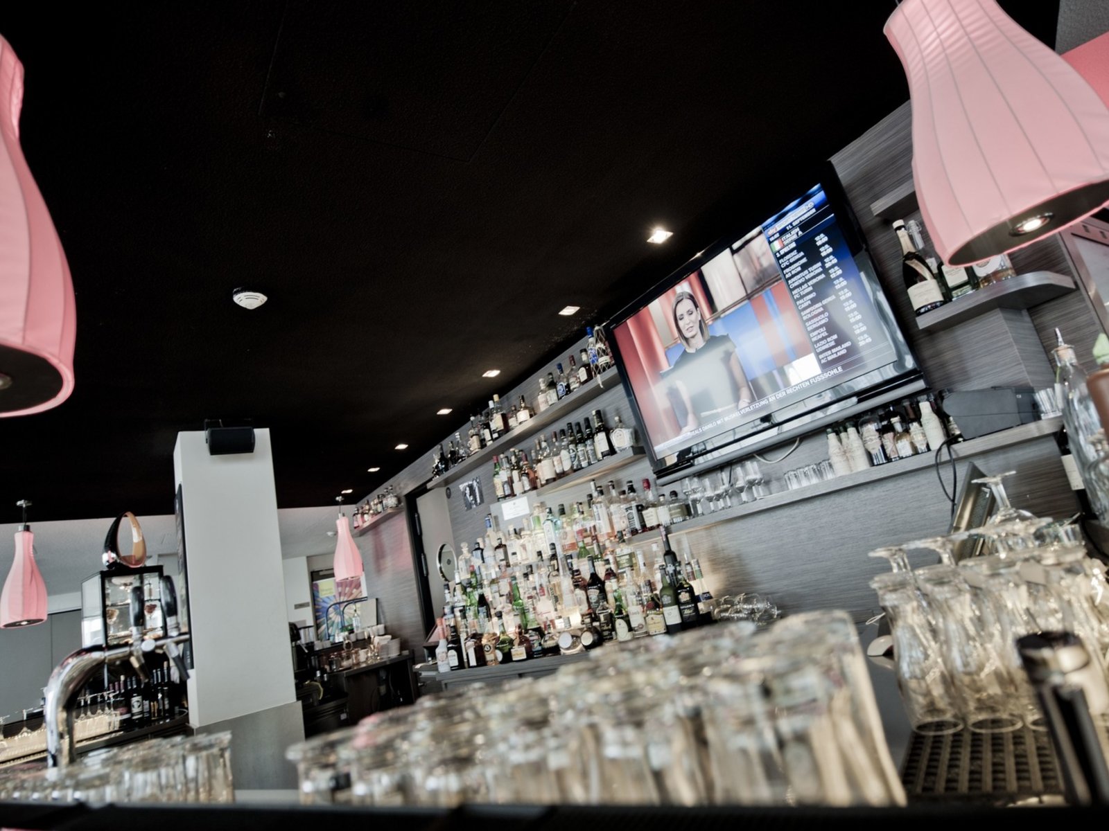 TOWN BAR