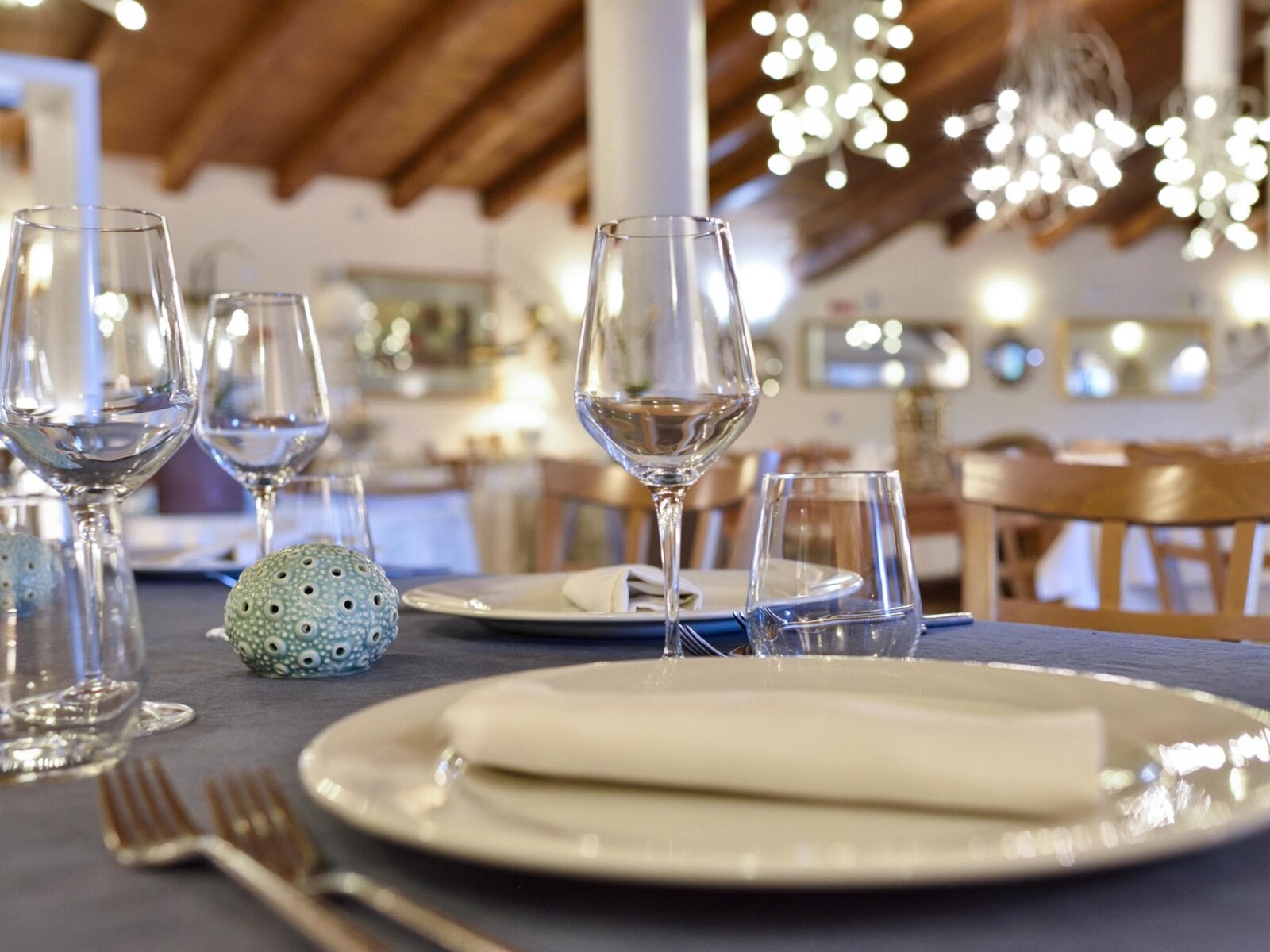 MAIN RESTAURANT
