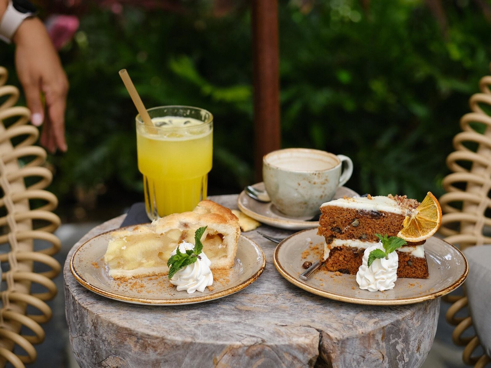 Reefs Cafe & Co (open from September 23)