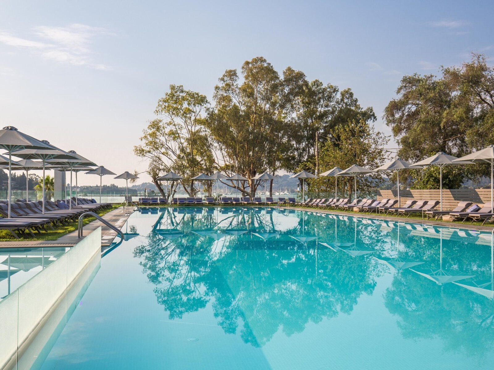 LARGE OUTDOOR POOL 500 SQM