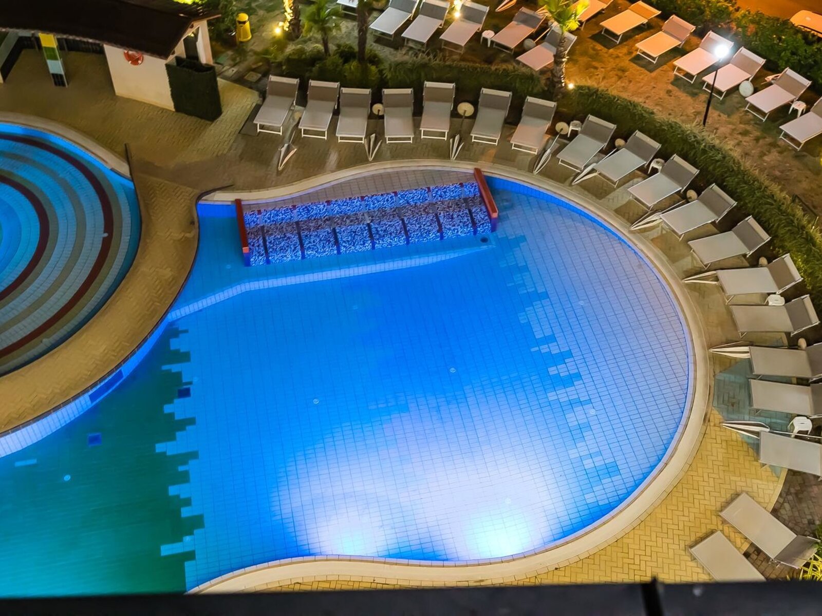 Pool („AI-generated“)