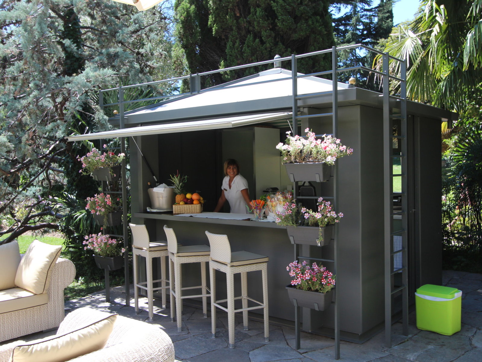 Le Bar by the Pool