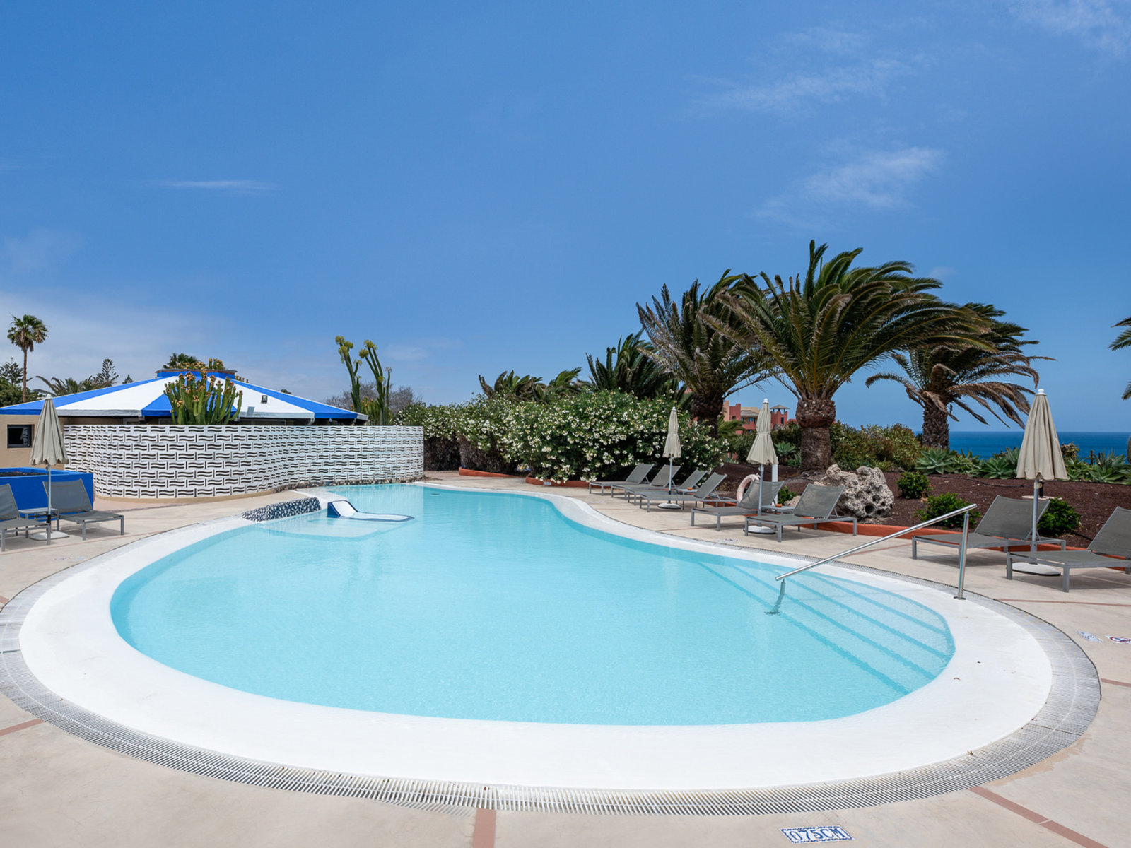 Integrated children's/baby pool