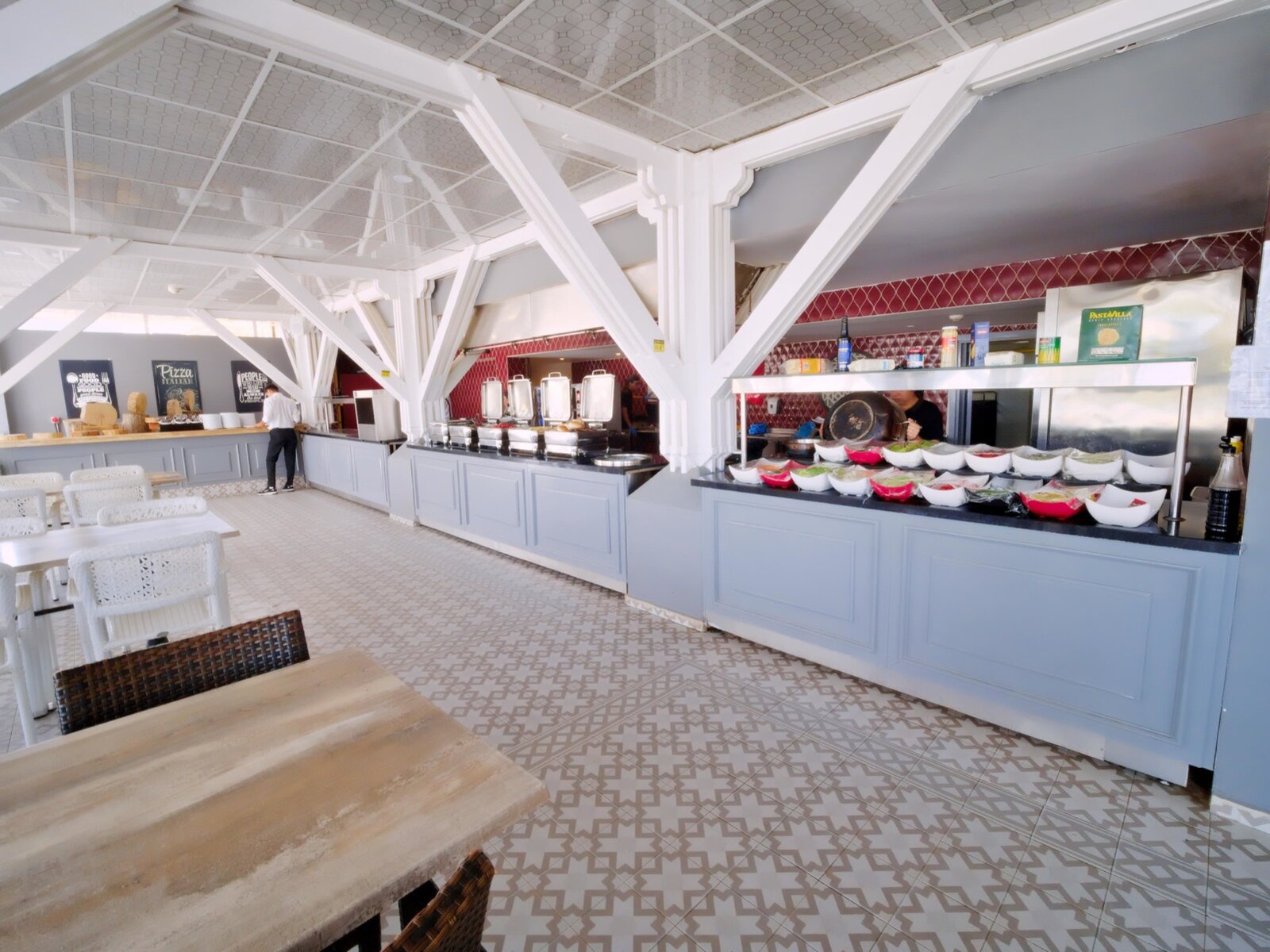 Aqua & Amfi Bar