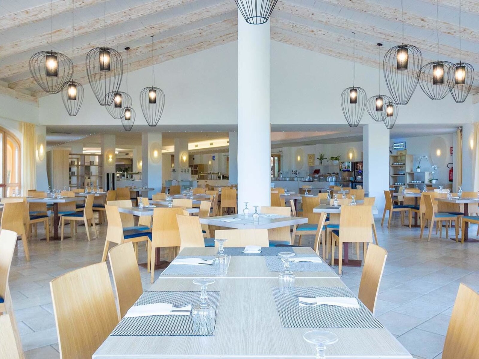 MAIN RESTAURANT