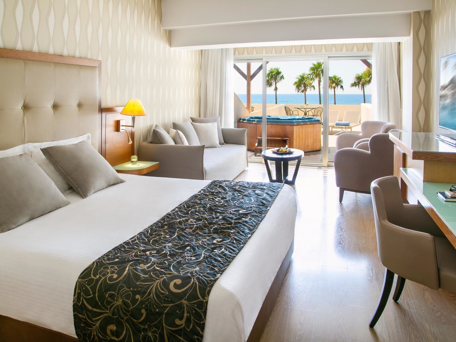 Honeymoon Terrace Suite SV With Outdoor Whirlpool