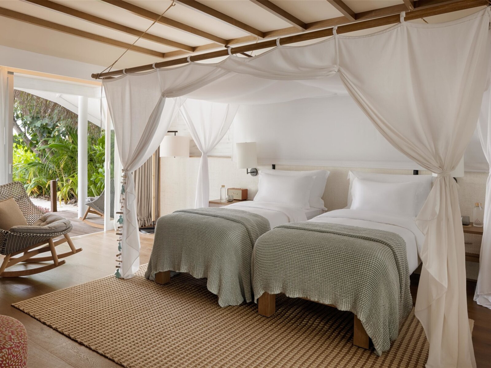Wohnbeispiel Two Bedroom Beach Suite with Pool