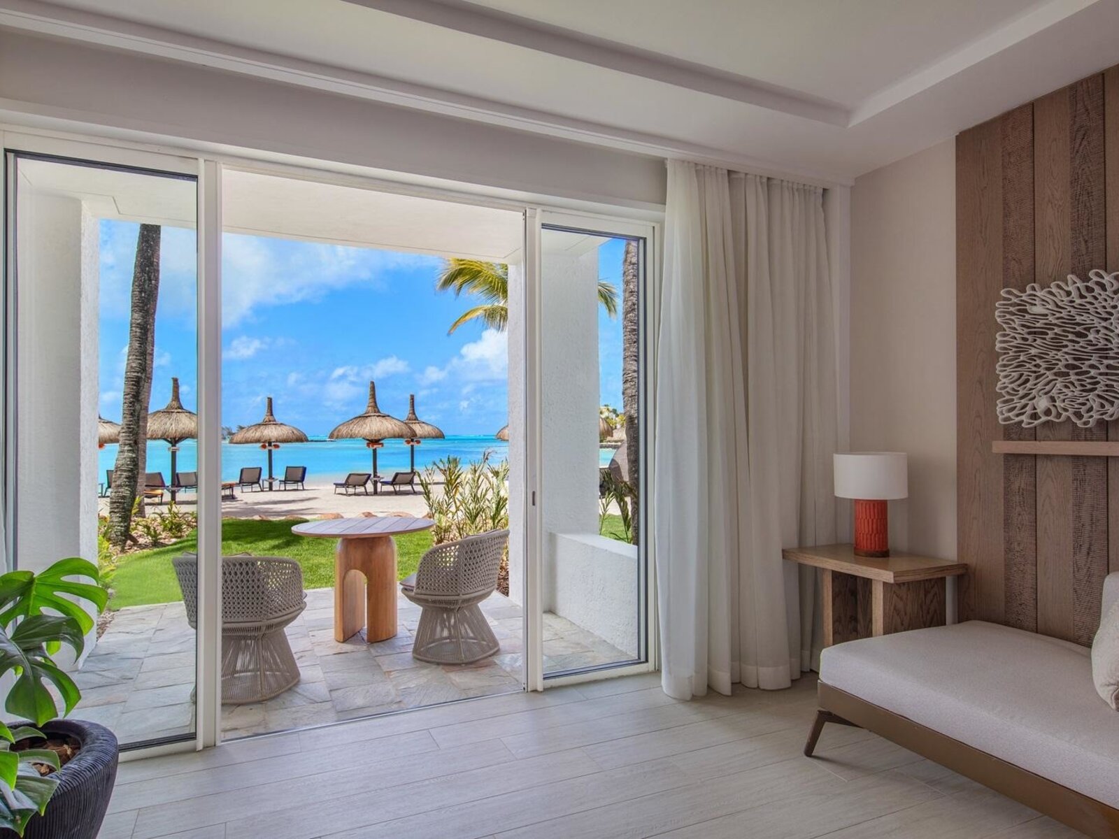 Wohnbeispiel Hibiscus Beachfront Junior Suite
