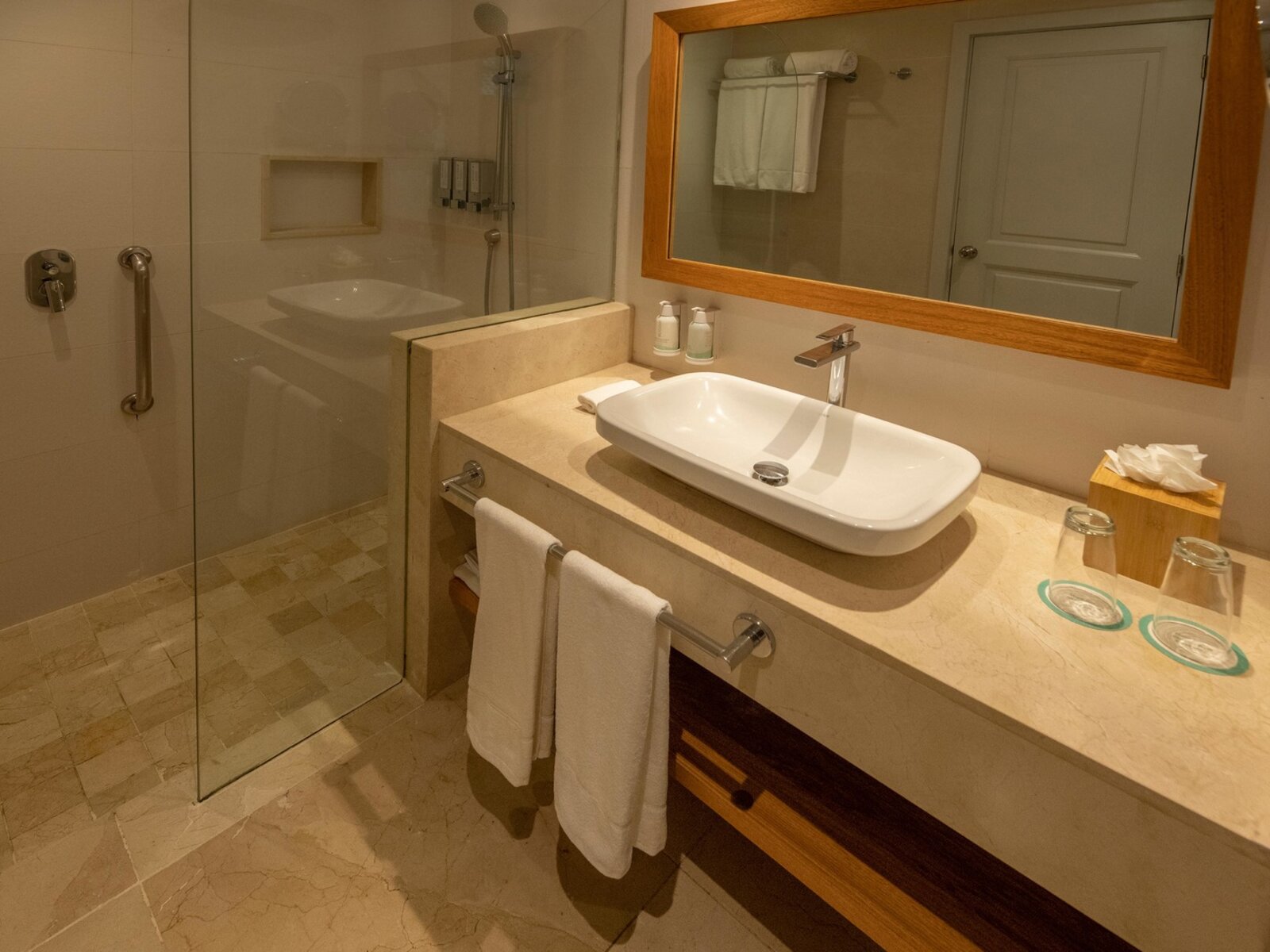 Wohnbeispiel Double Room Pool View / Premium Pool View