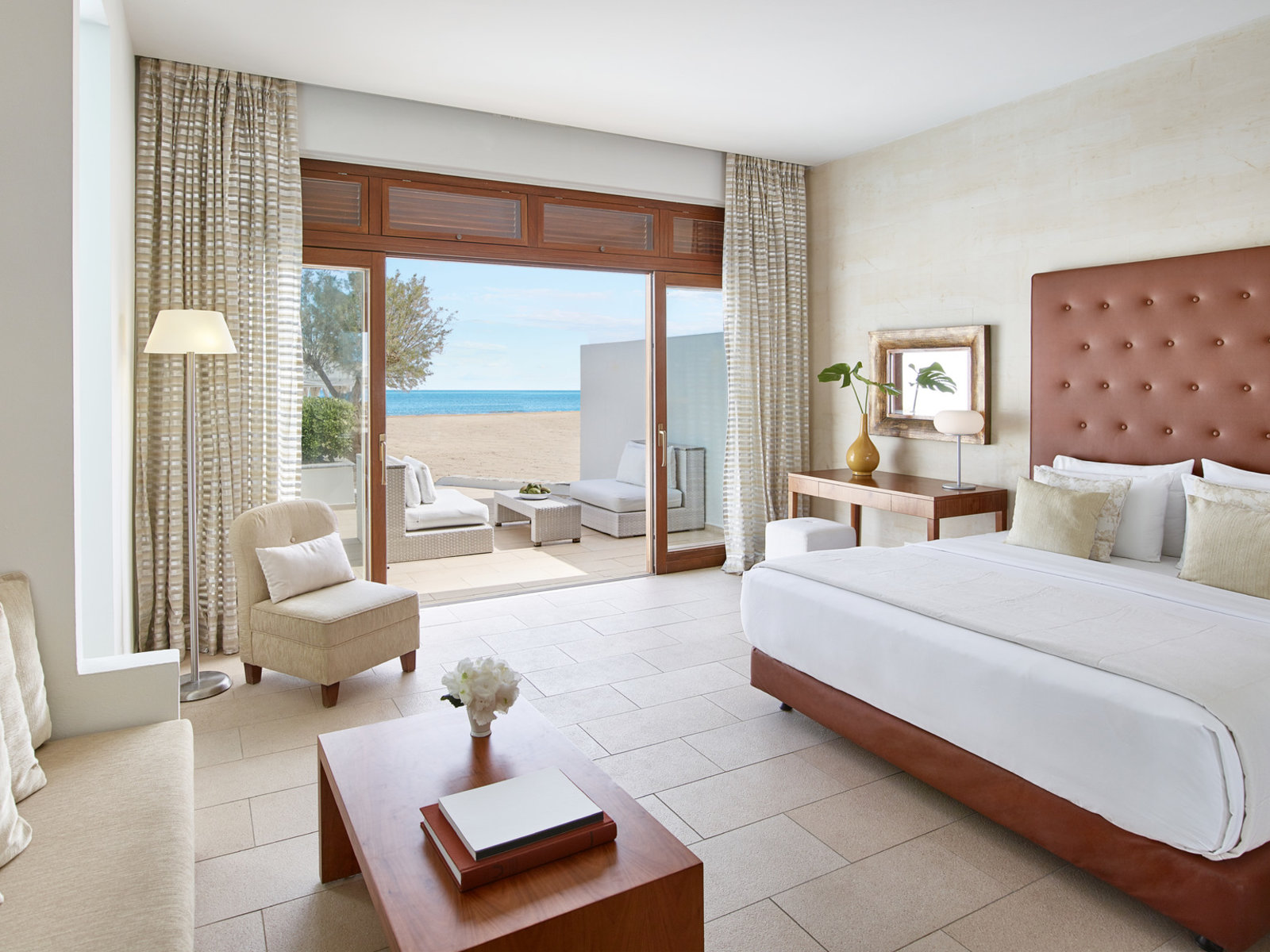 Wohnbeispiel 2-Bedroom Villa Beachfront with Private Pool