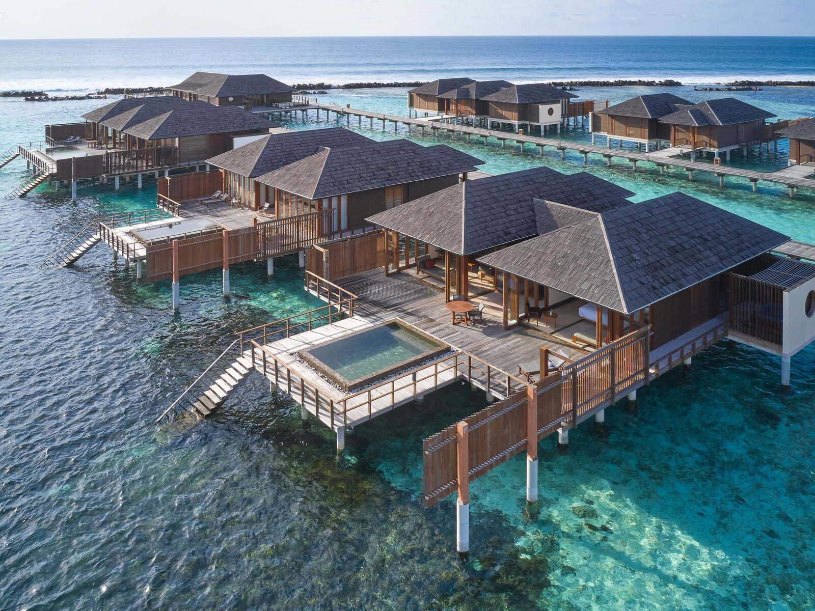 Wohnbeispiel One Bedroom Ocean Suite with Pool