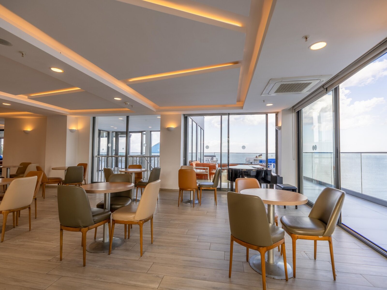 FOGO LOBBY BAR