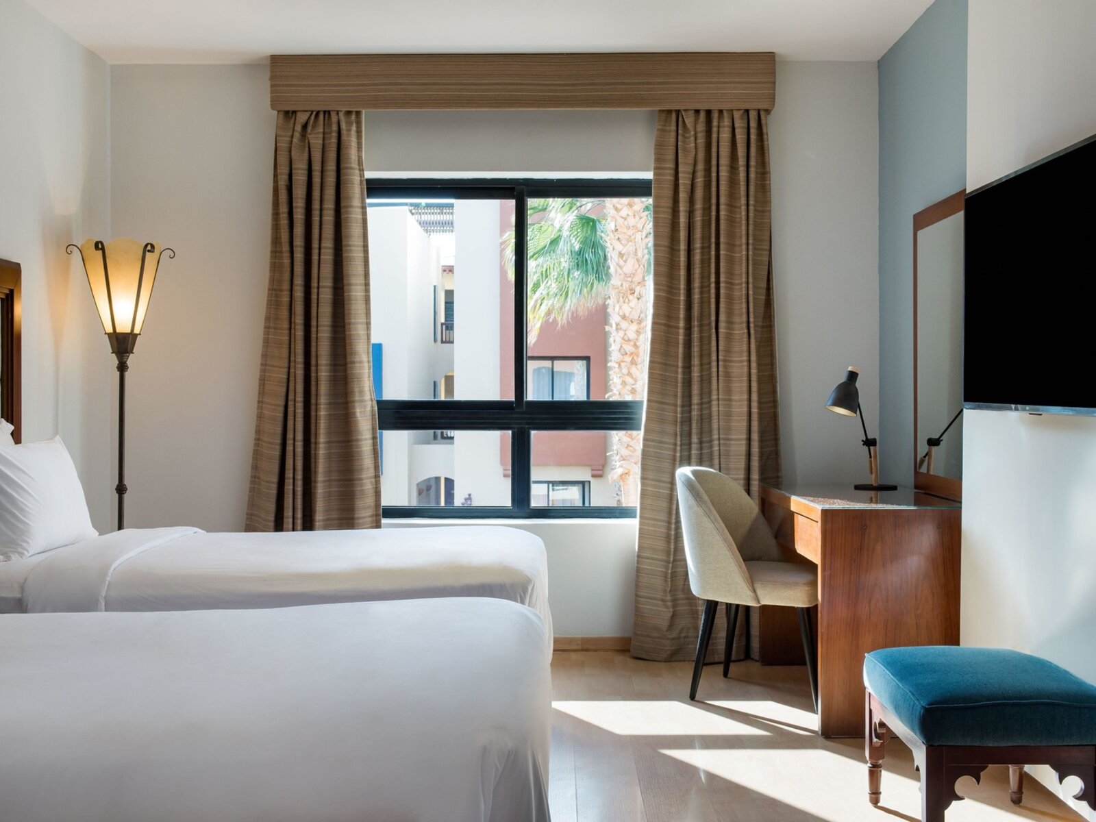 Wohnbeispiel Standard Room (Back or Khan view room)