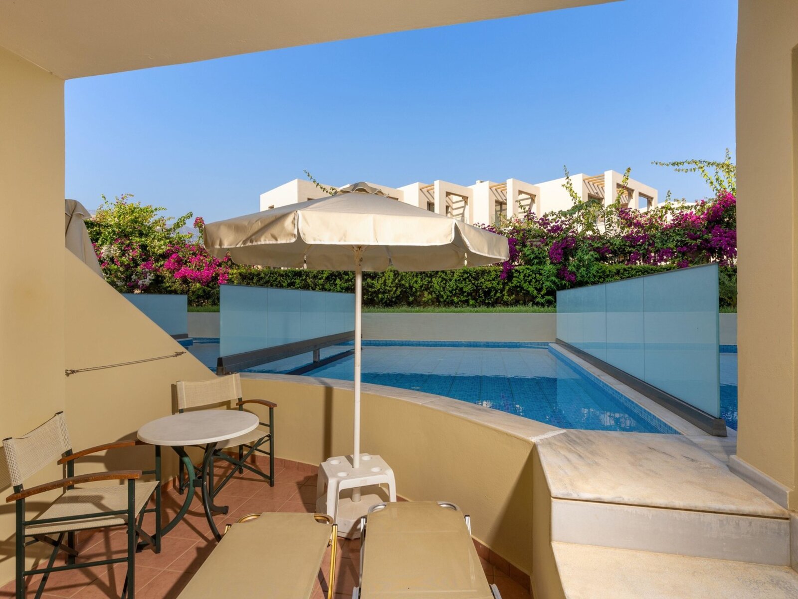 Wohnbeispiel Double with Private Pool