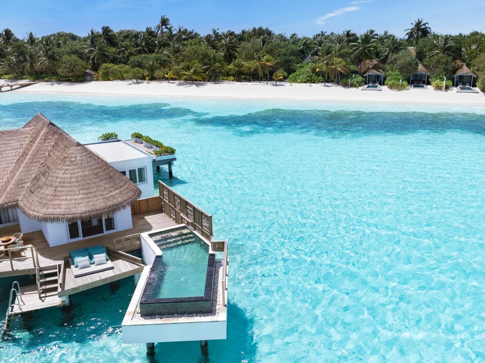 Wohnbeispiel Family Water Villa with Pool