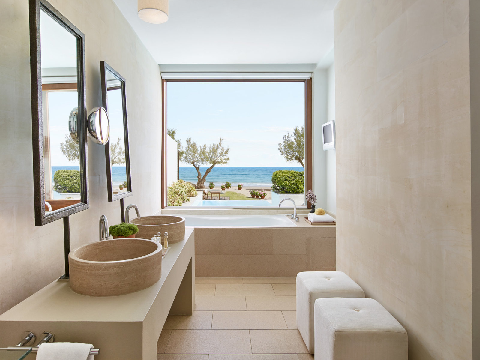 Wohnbeispiel 2-Bedroom Villa Beachfront with Private Pool