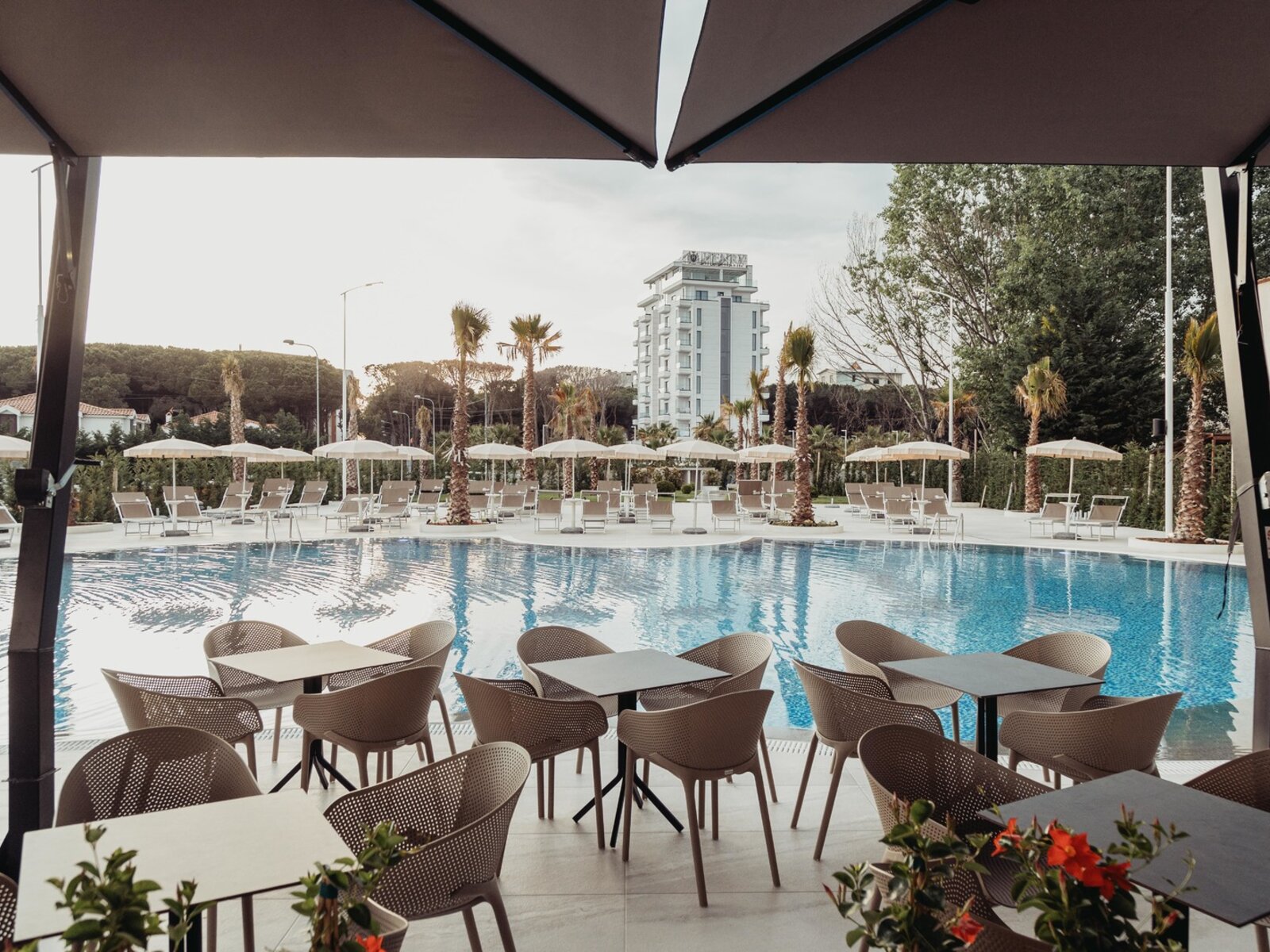 POOLBAR