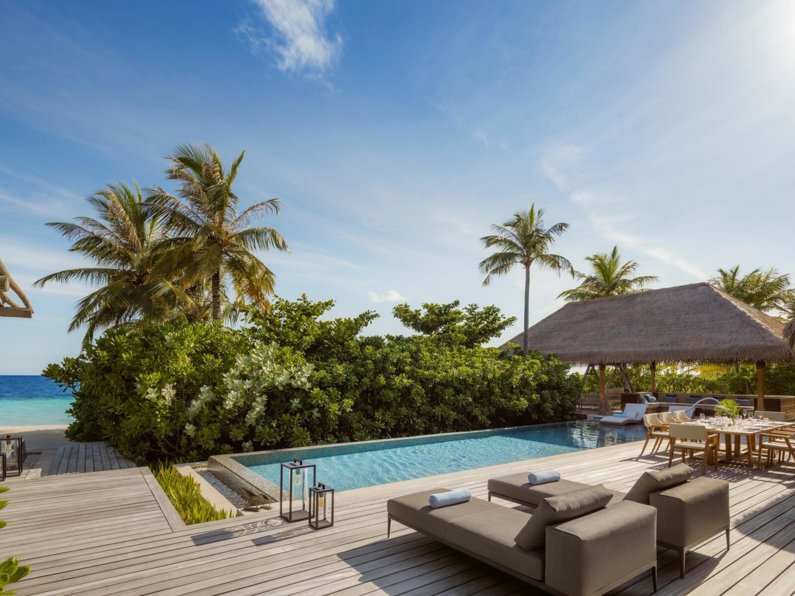 Wohnbeispiel Three Bedroom Grand Beach Villa With Pool