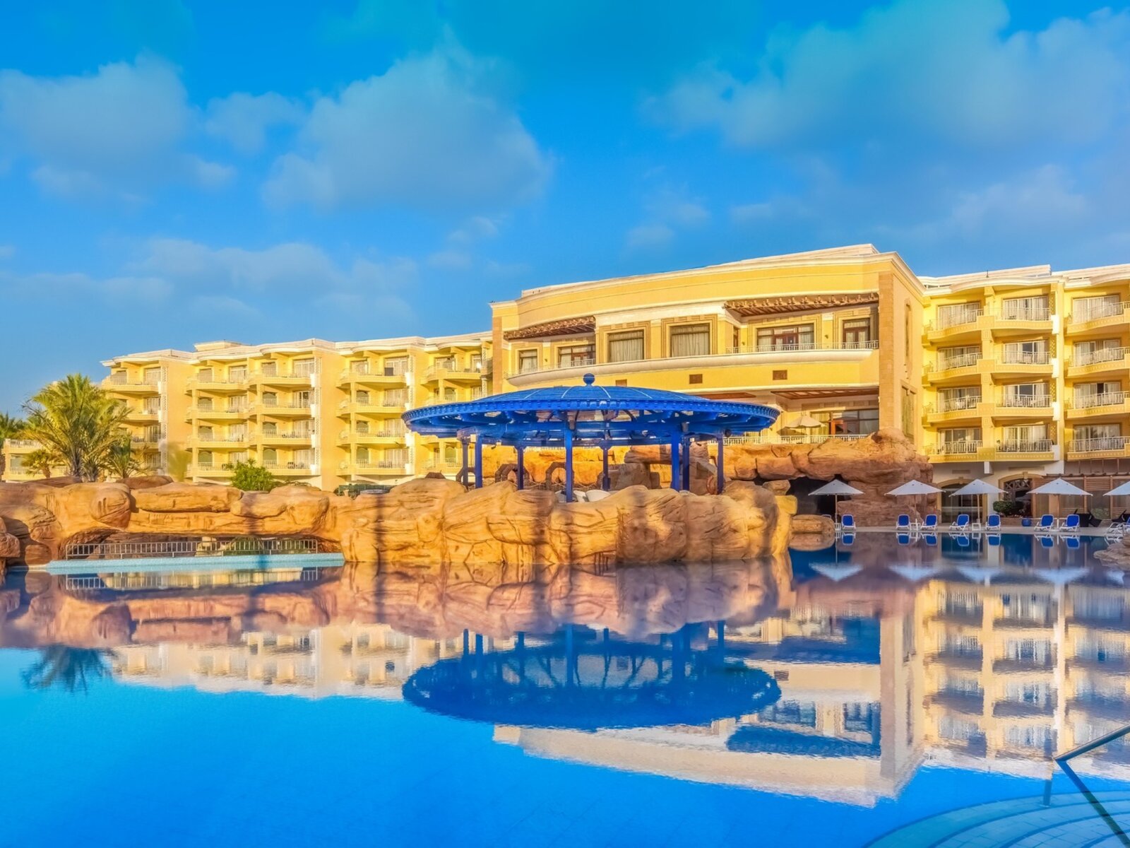 Pool Bar