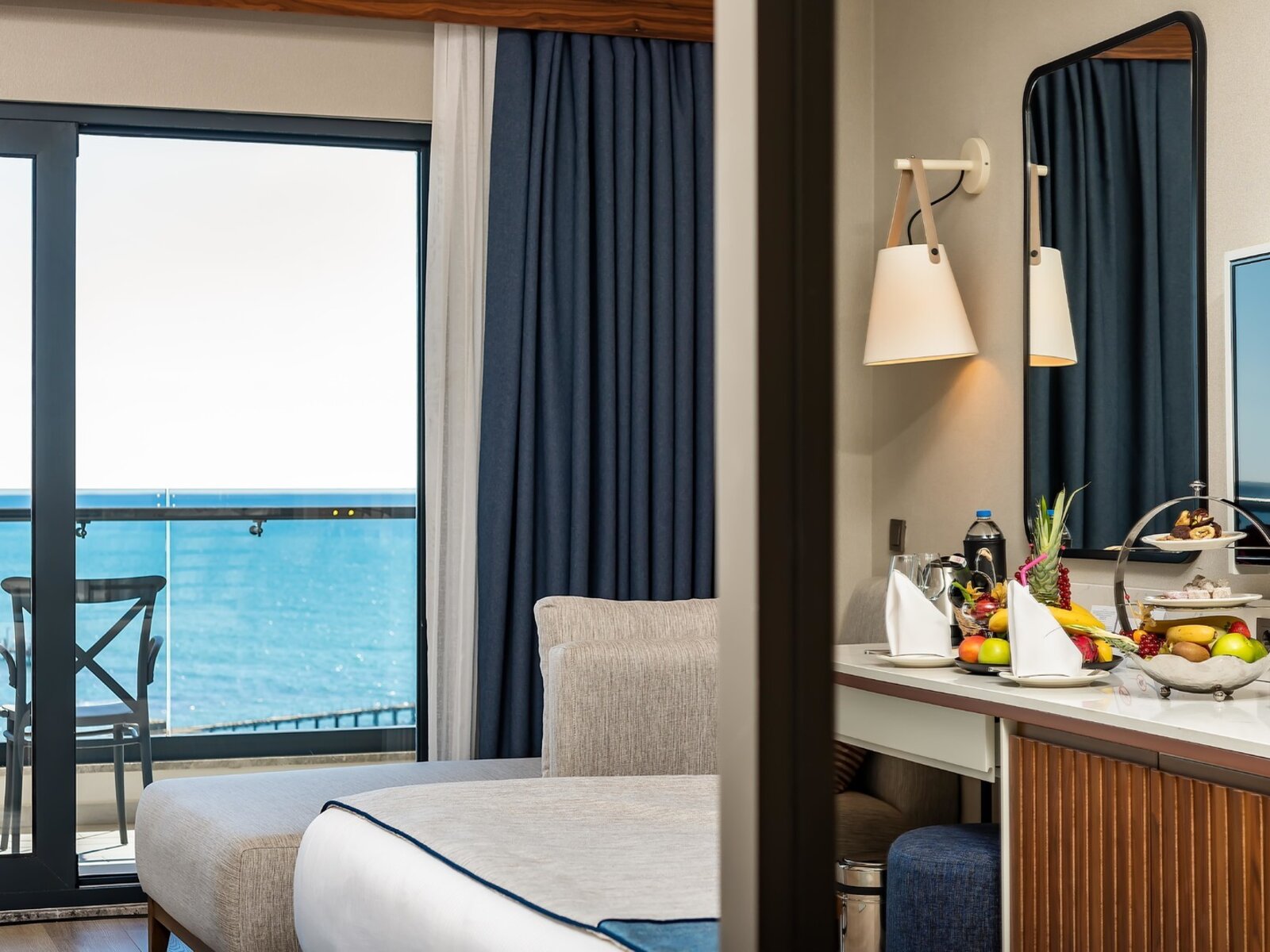 Wohnbeispiel Single with Child Double Standard Sea View Room