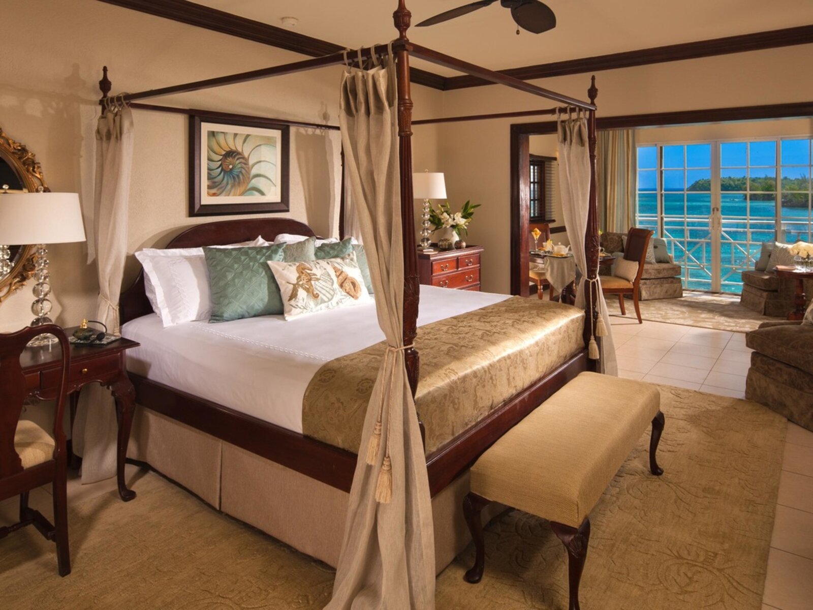 Wohnbeispiel Royal Monarch Oceanfront Butler Suite-LR