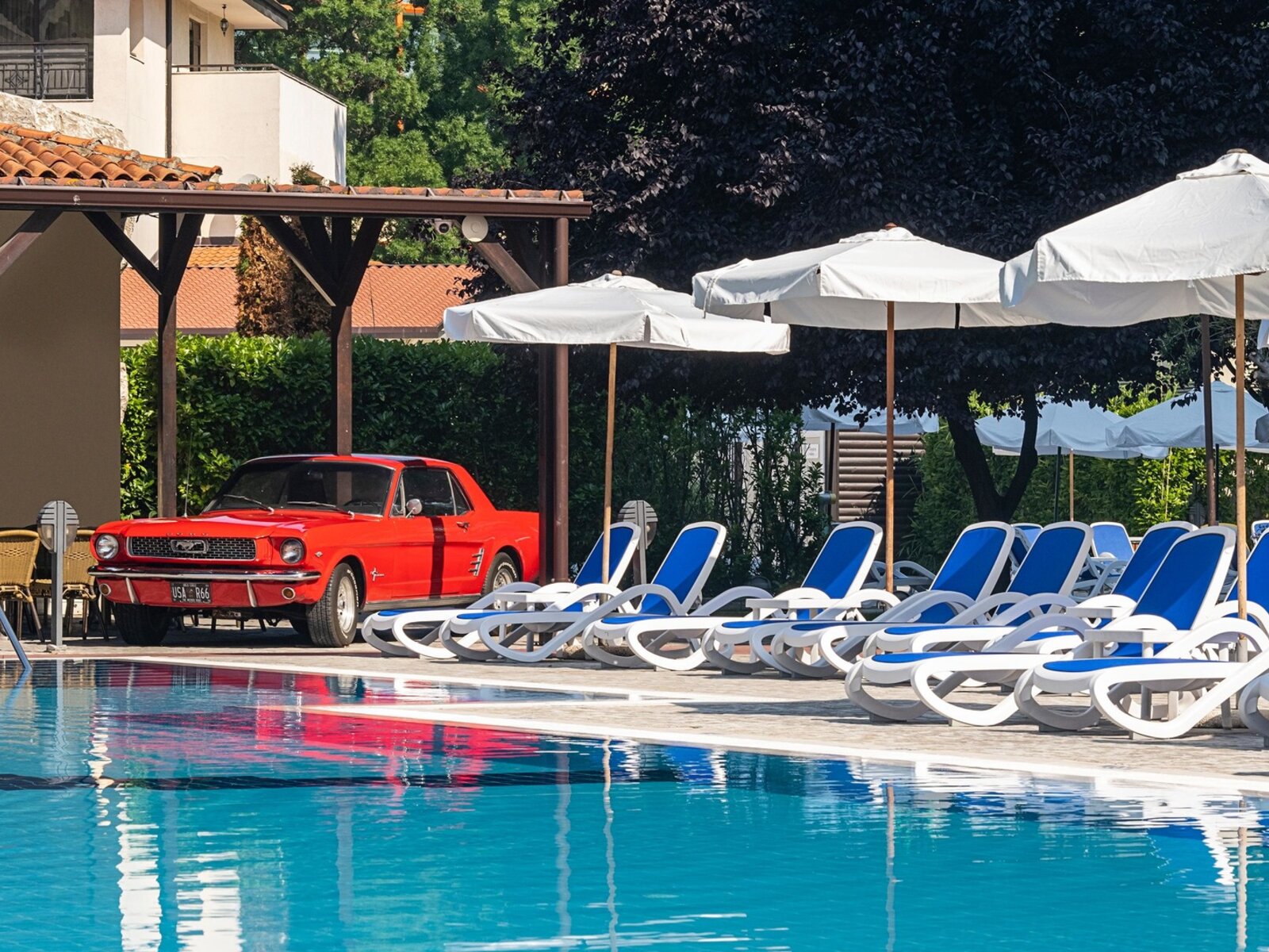 Outdoor swimming pool Block B