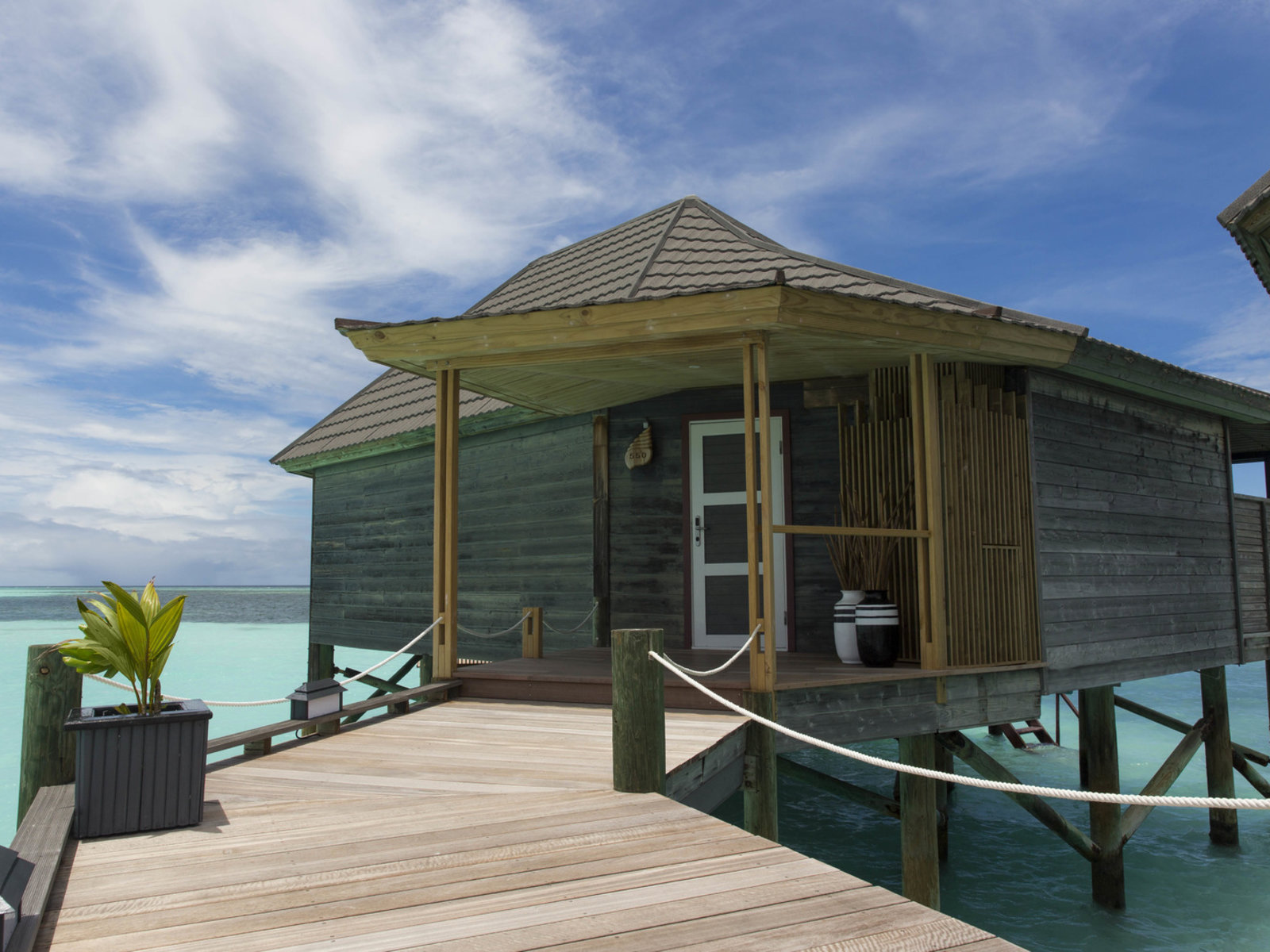 Wohnbeispiel Sangu Water Villa Honeymoon Suite