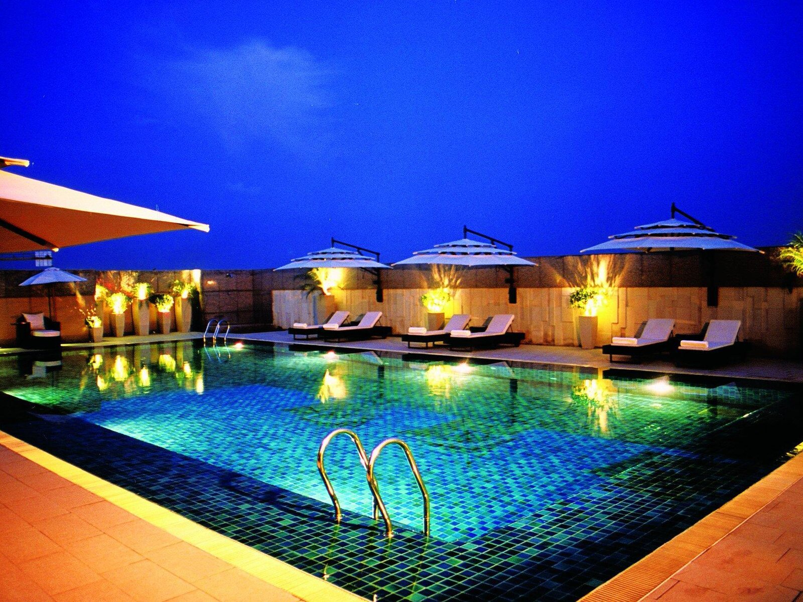 Svelte Hotel & Personal Suites, 5 Star Hotels in saket, Delhi-NCR -  Partykaro