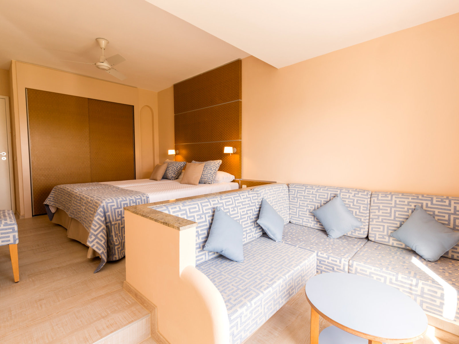Wohnbeispiel Family Room Classic Sea View