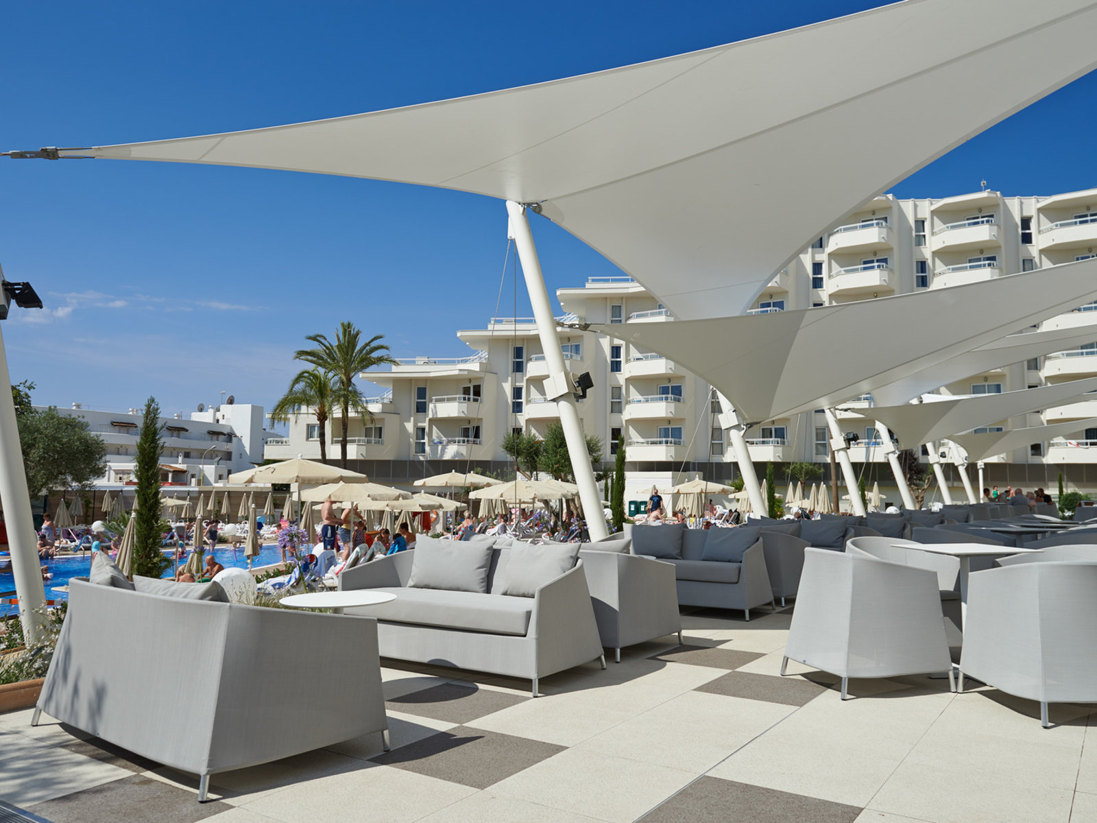 Pool bar