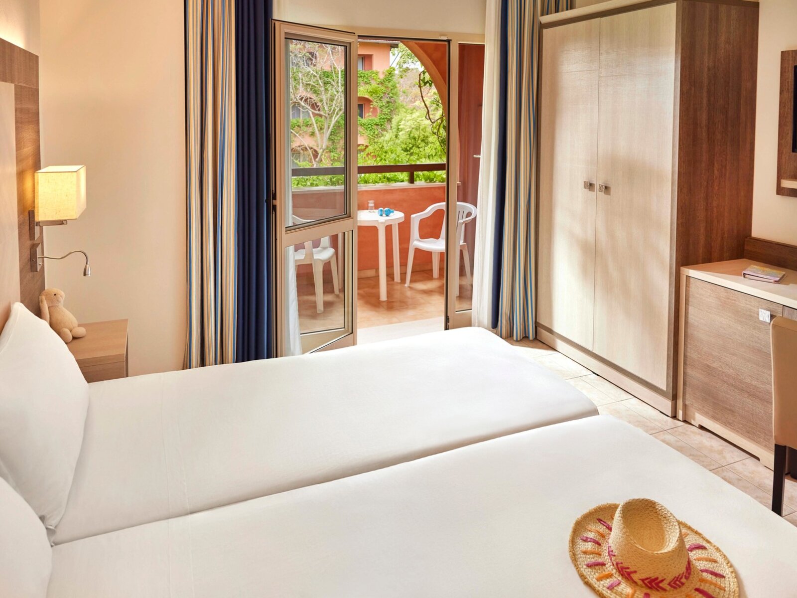 Wohnbeispiel Single with Child Double Room