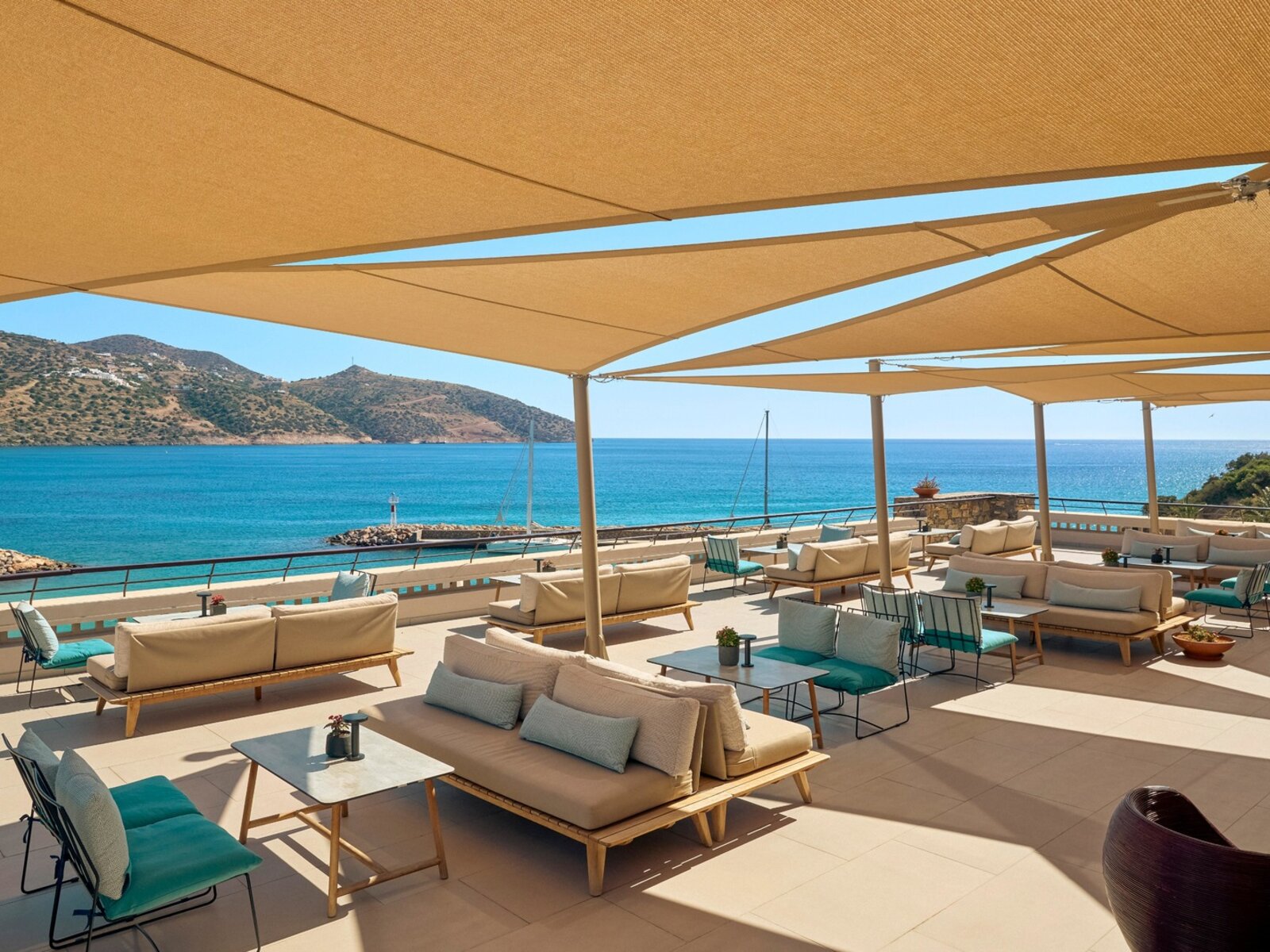 Thea lobby bar