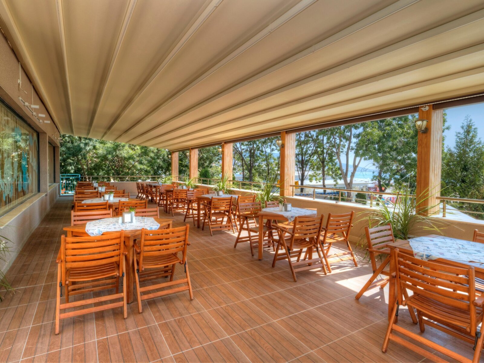Main Restaurant BELLEVUE