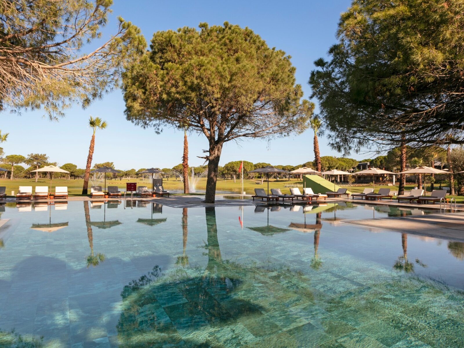 AZURE POOL BAR