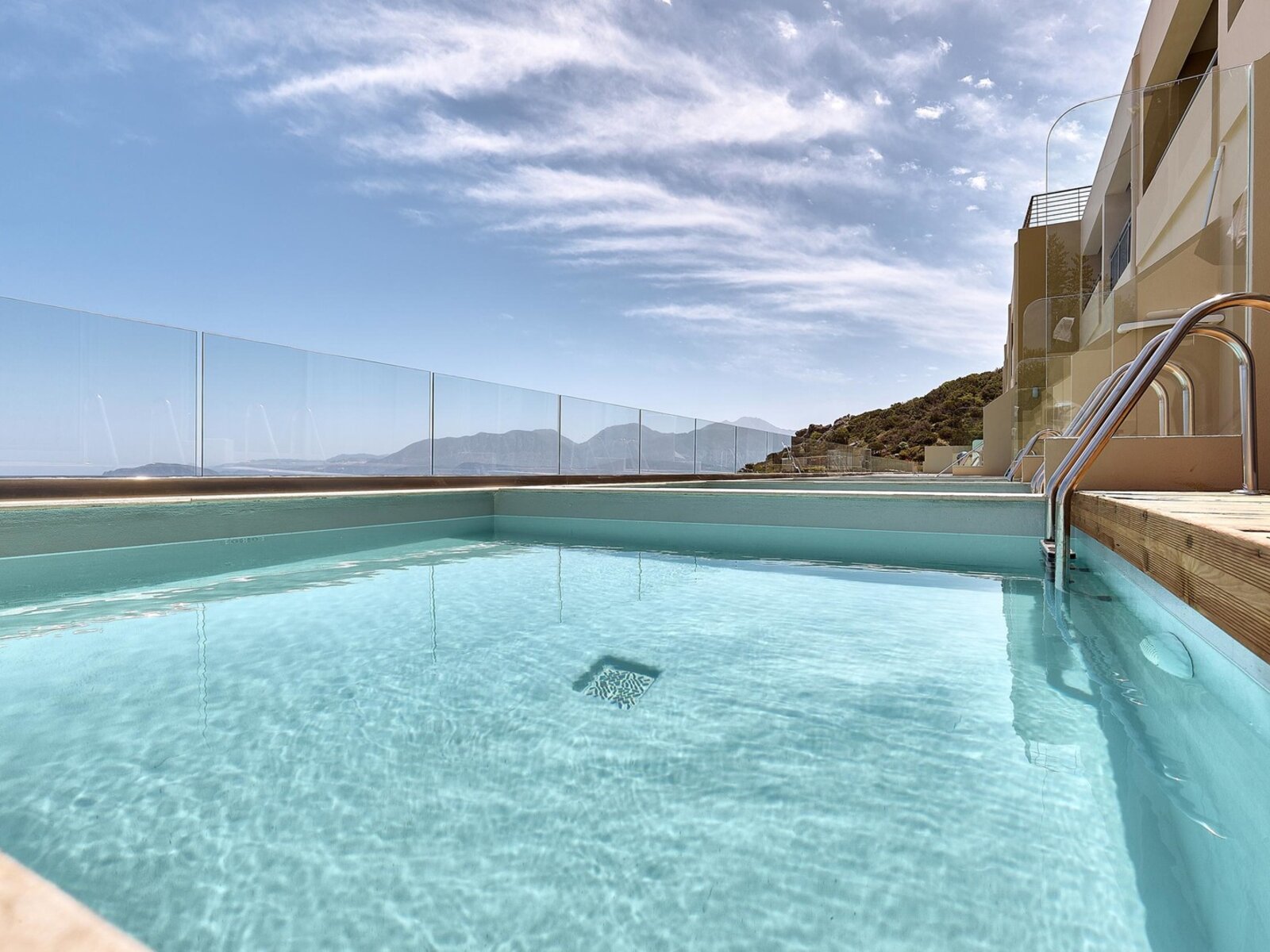 Wohnbeispiel Double Swim Up Private Pool
