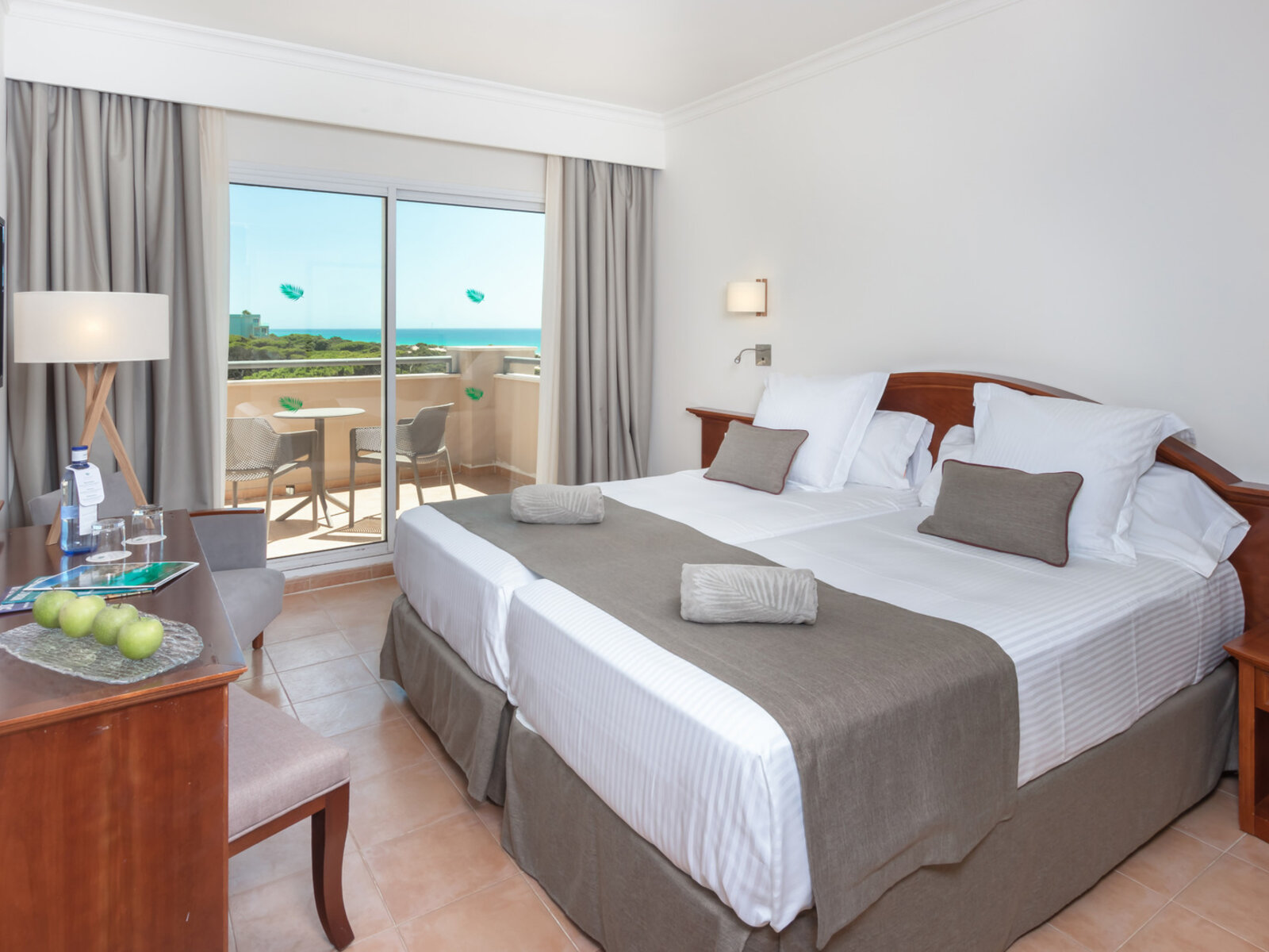 Wohnbeispiel Double Room Standard Side Sea View