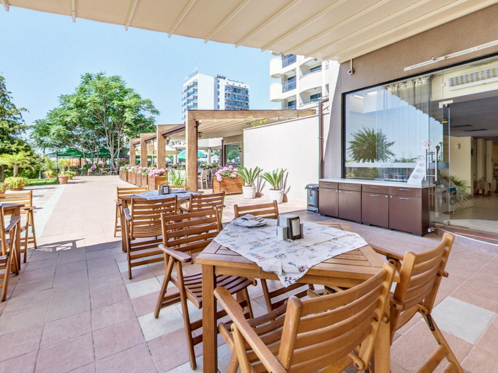 Main Restaurant BELLEVUE
