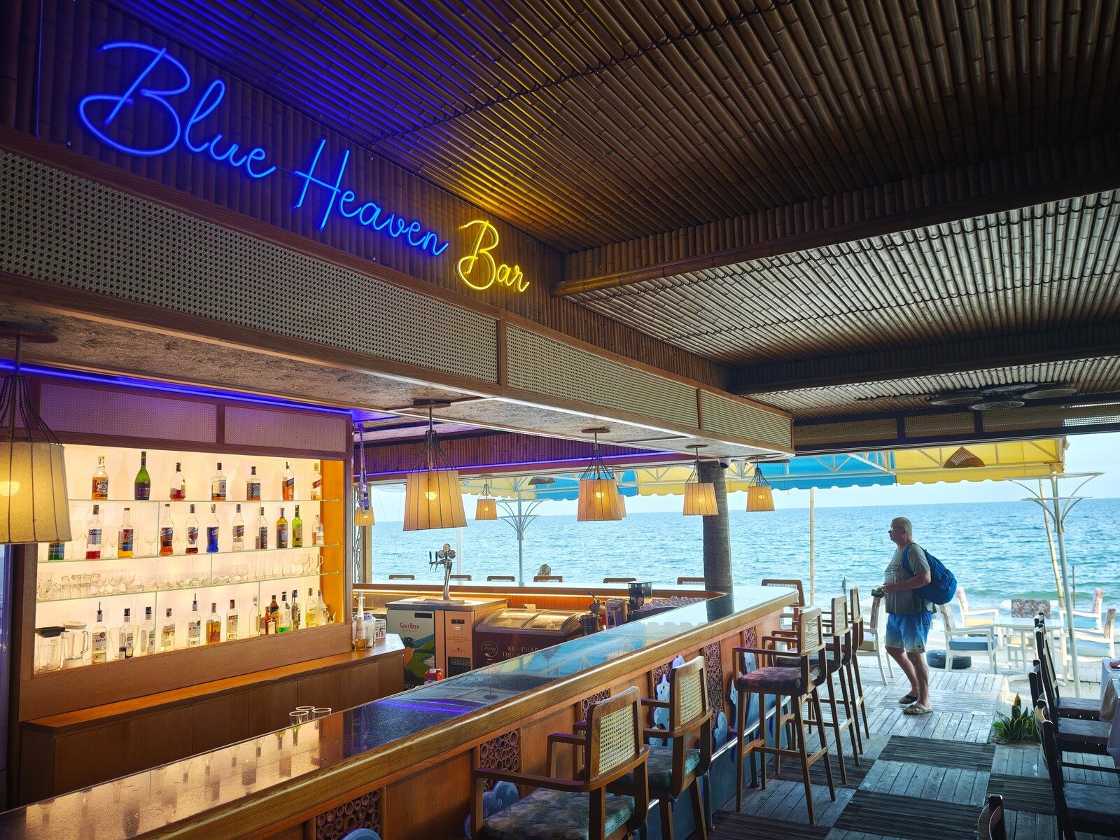 BLUE HEAVEN BAR
