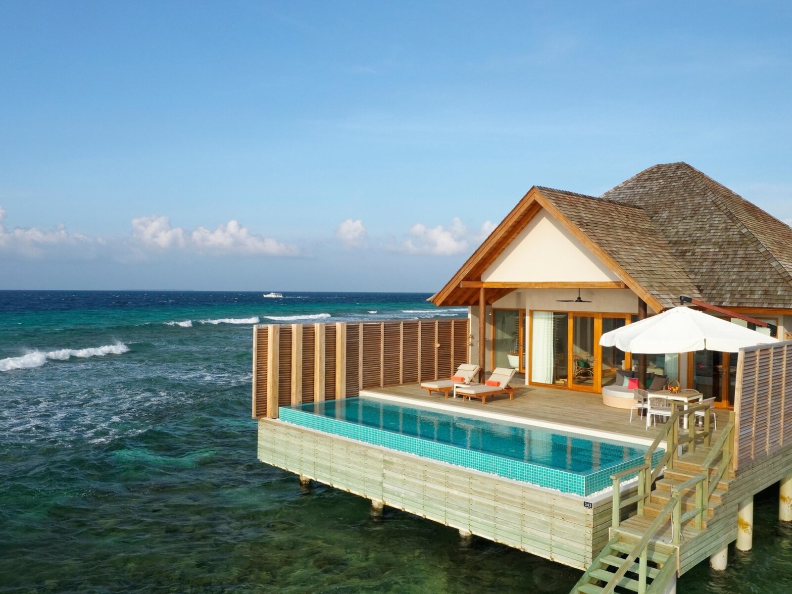 Wohnbeispiel Superior Water Villa with Pool