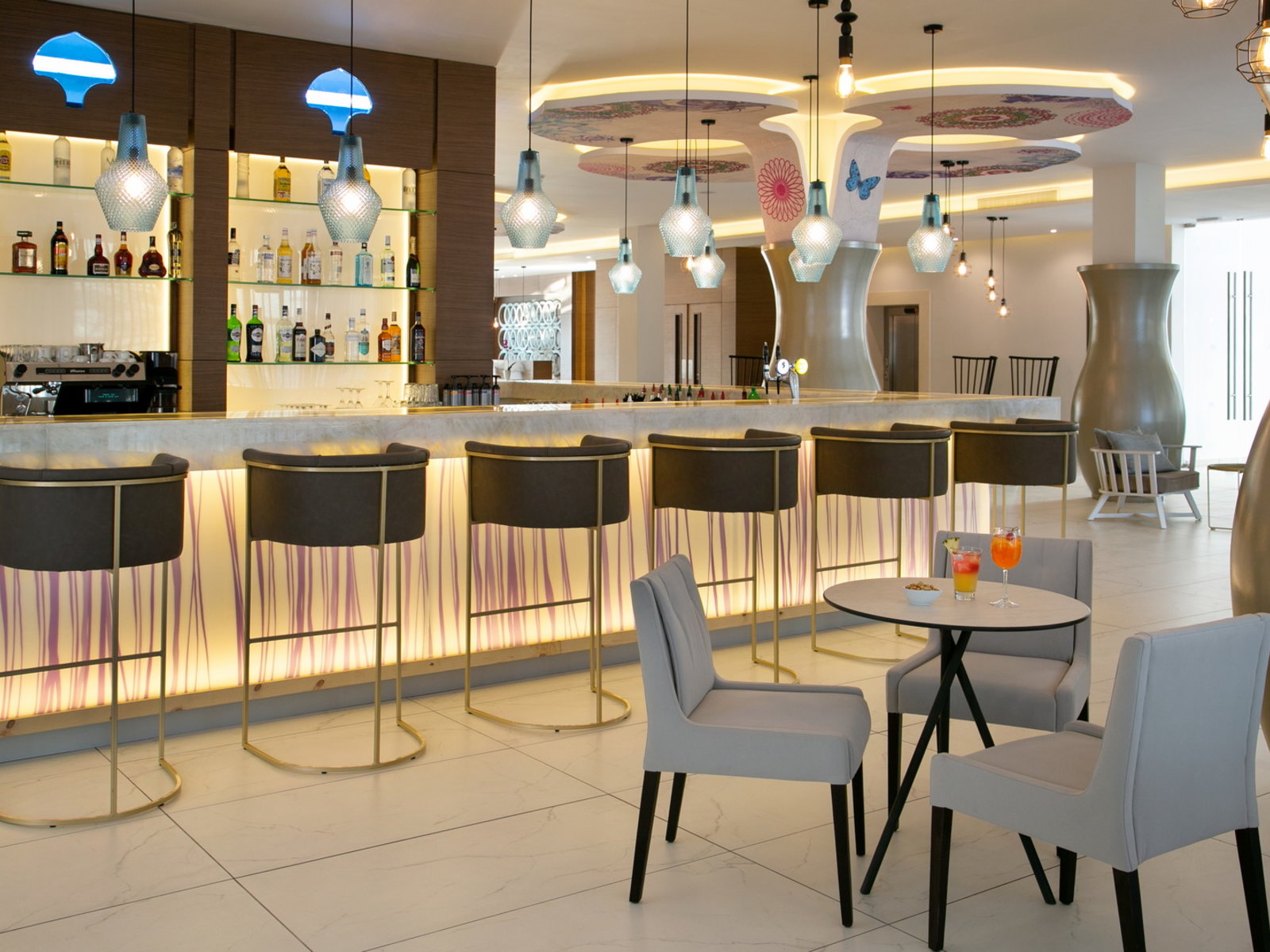 PELAGOS LOBBY BAR