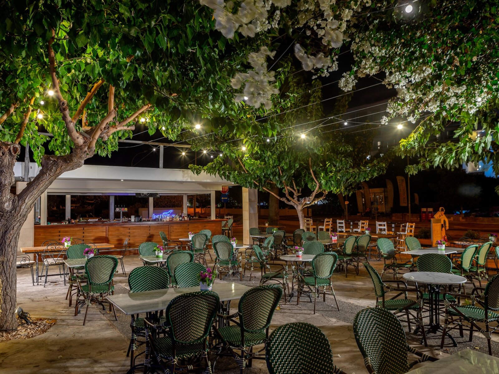 Garden Cocktail Lounge Bar