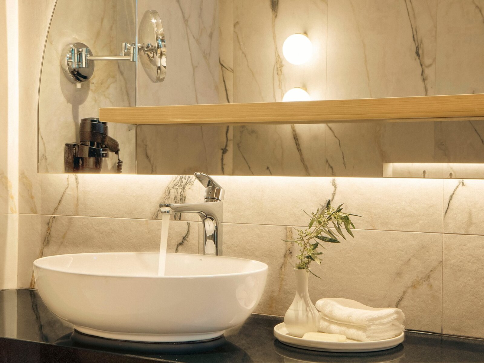 Wohnbeispiel Honeymoon Suite with Private Pool and Jacuzzi