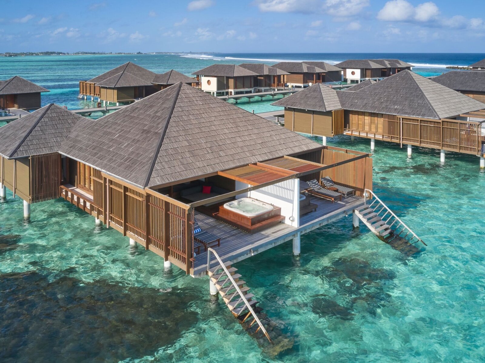 Wohnbeispiel Water Villa with Whirlpool