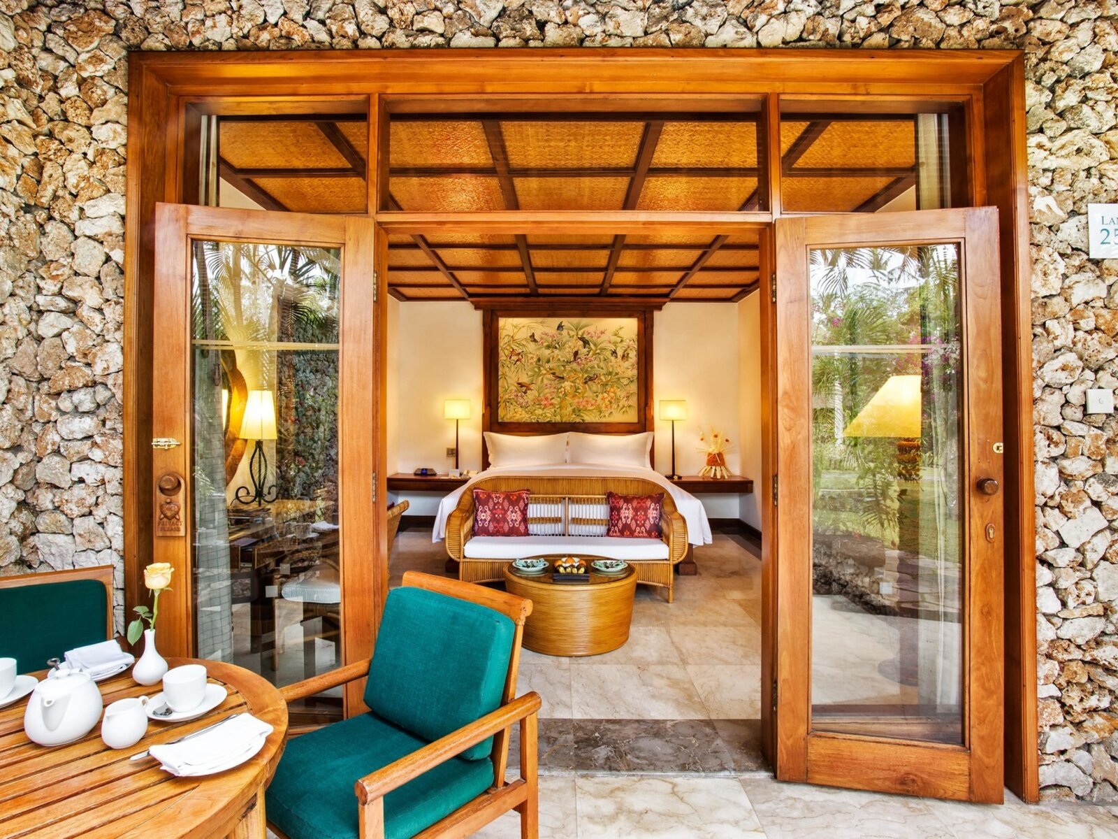 Wohnbeispiel Luxury Lanai Room Partial Ocean View
