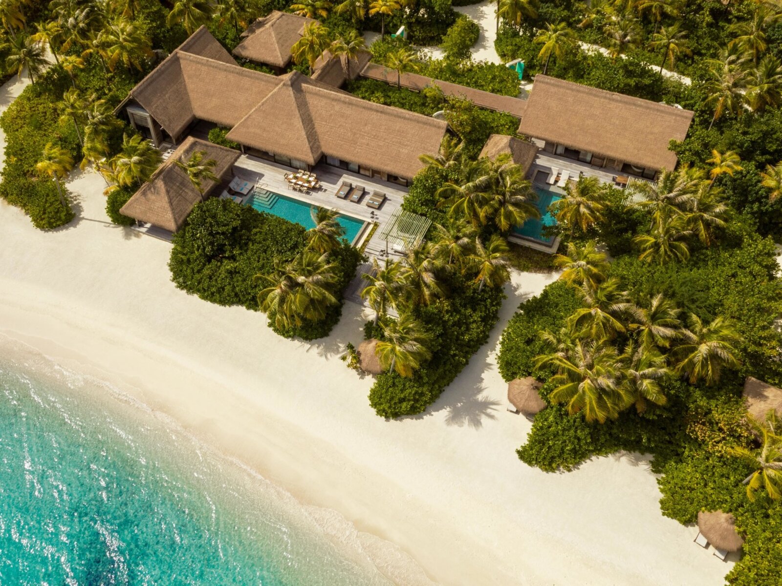 Wohnbeispiel Three Bedroom Grand Beach Villa With Pool