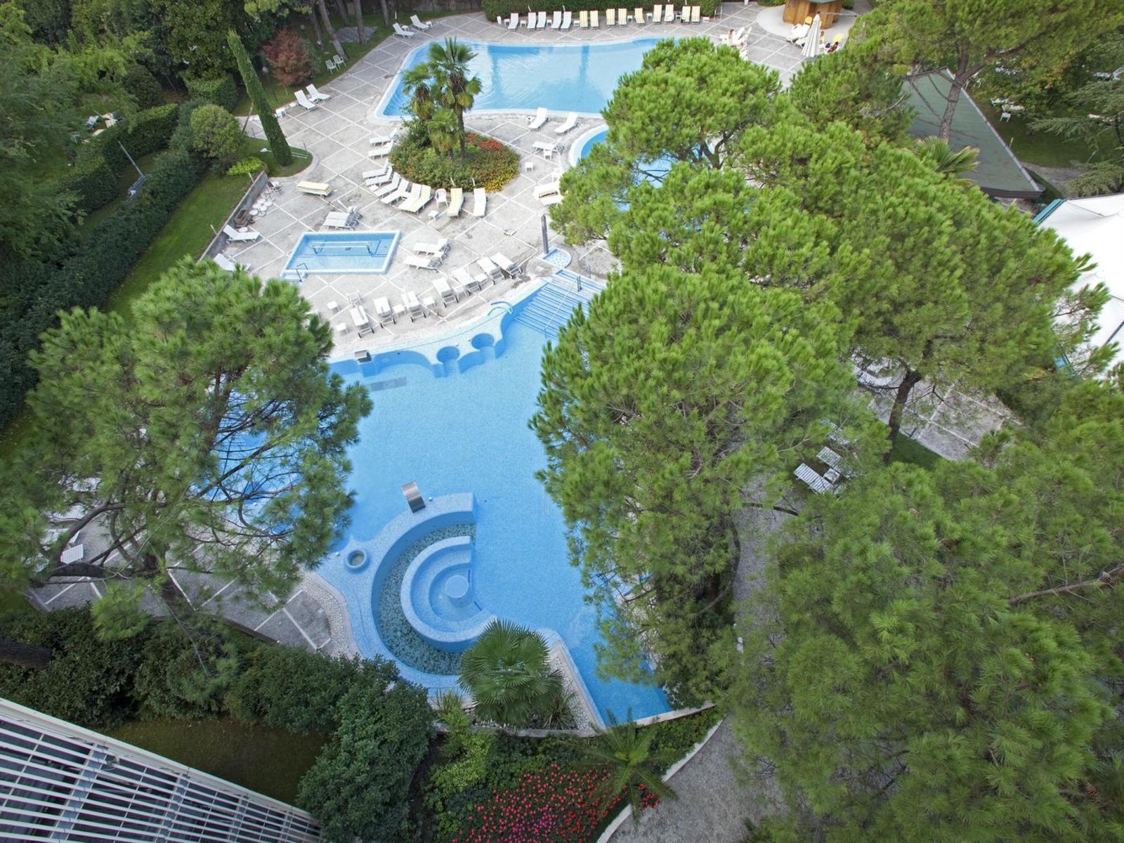 Freithermalbad, verbunden mit Hallenbad
