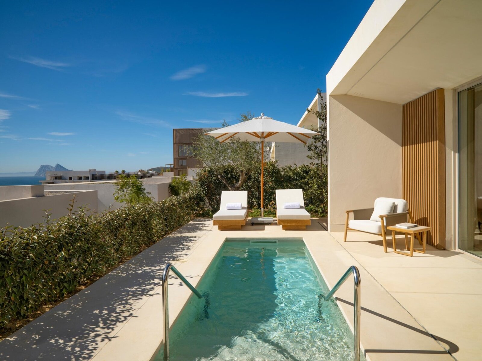 Wohnbeispiel One Bedroom Sea view Pool Suite
