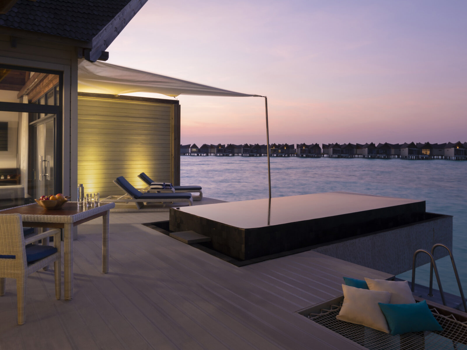 Wohnbeispiel Overwater Pool Villa Lagoon